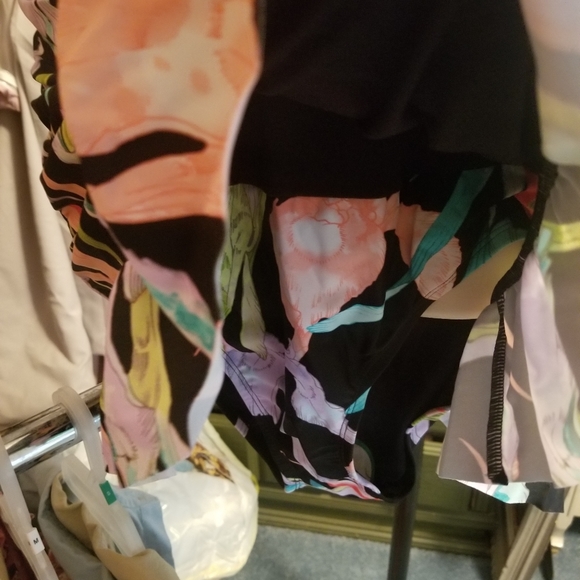 One piece ladies swim suit with skirt - Picture 8 of 9